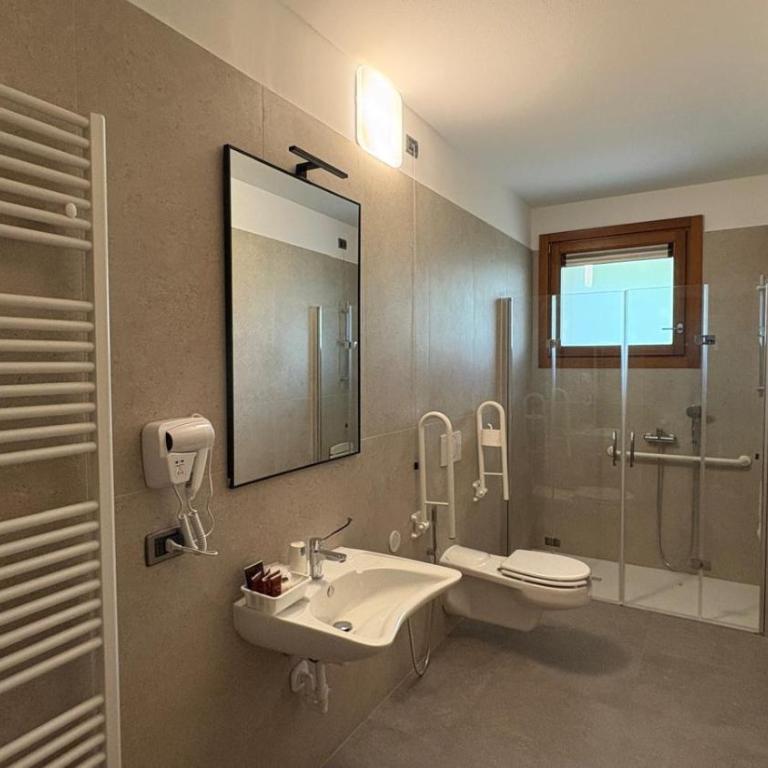 Kairos Garda Hotel - Be Happy Hotels - Camera Quintupla Accessibile per Disabili Dependance C - 3
