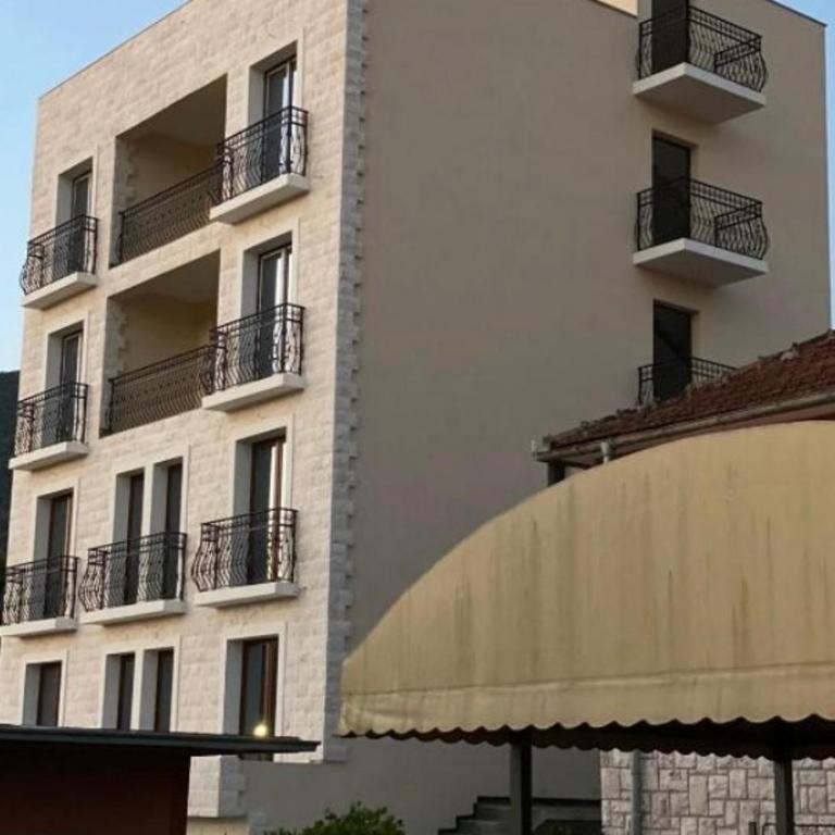 Portobello - One-Bedroom Apartment with Balcony and City View - 9