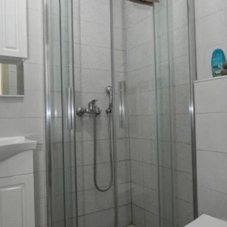 Portobello - One-Bedroom Apartment with Balcony and City View - 6