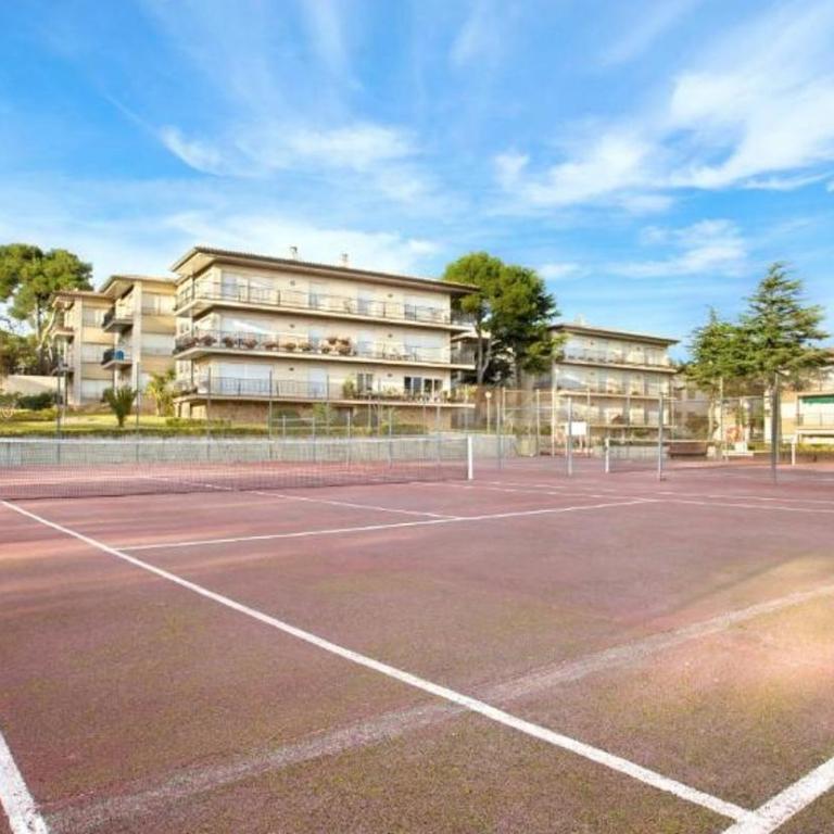 Apartamento en Calella para estancias de temporada con piscina y parking - Apartamento de 3 dormitorios - 5