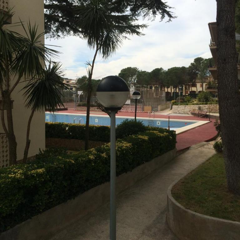 Apartamento en Calella para estancias de temporada con piscina y parking - Apartamento de 3 dormitorios - 11