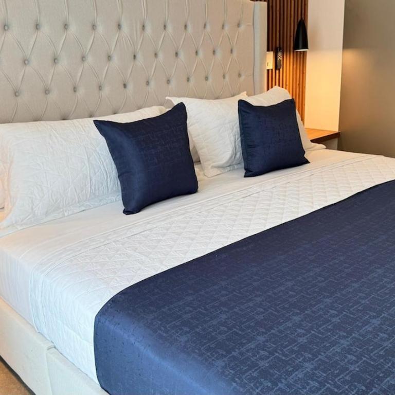 Belmonte Studios 513 by StayQuindio - Lujo en el Exclusivo Norte de Armenia, Cama King, Piscina, Parqueadero Privado - Apartamento de 1 dormitorio - 52