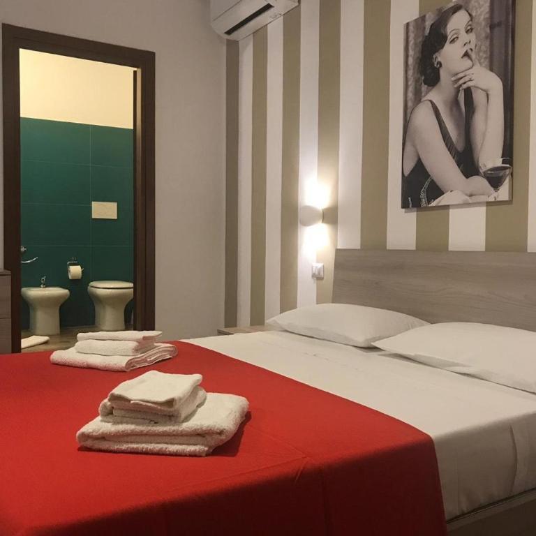 B&B Hollywood - Parcheggio Privato - Triple Room with Private Bathroom - 15