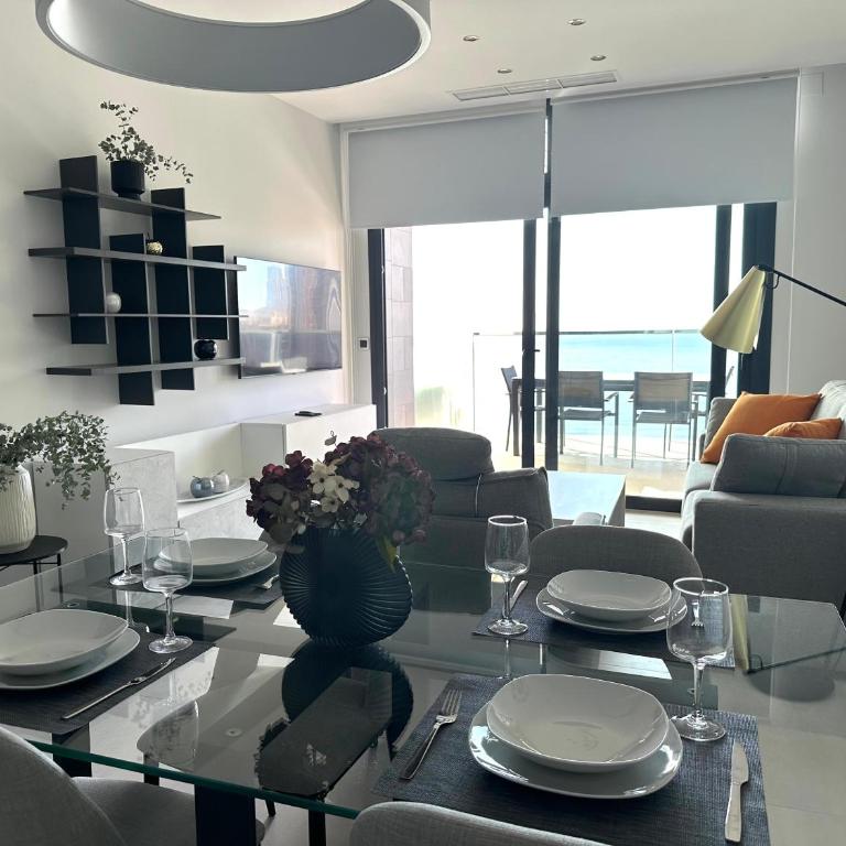 Sunset Waves Breeze - Two-Bedroom Apartment with Sea View - 8