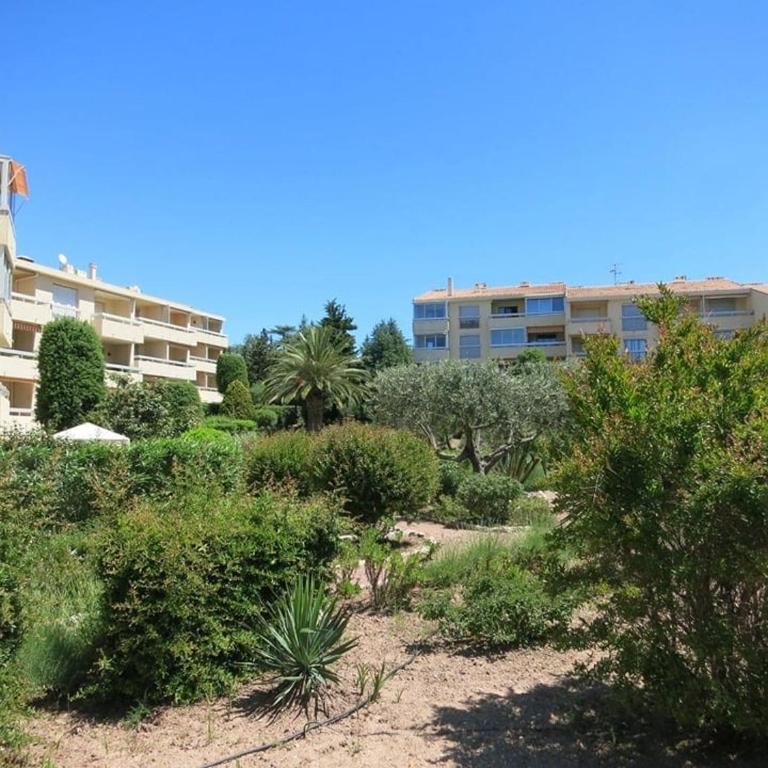 Dramont Getaway - Two-Bedroom Apartment - 3
