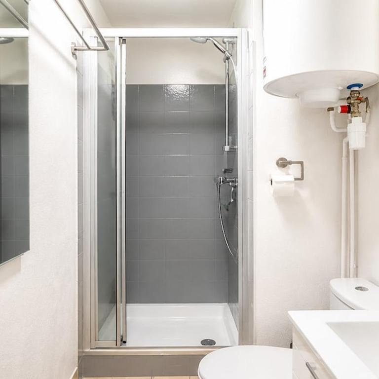 Dramont Getaway - Two-Bedroom Apartment - 8