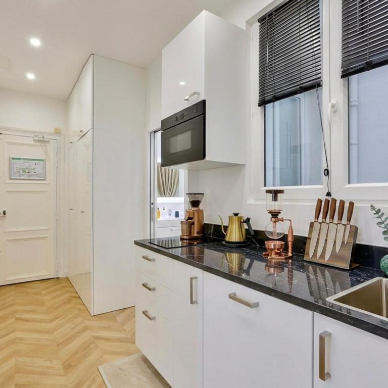 UrbanFlat 92 - Fresh 2 Bedroom Apartment in the center of Paris - Apartment - 7