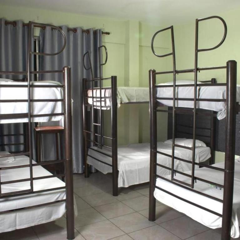 Hostal Ibiza - 6-Bed Female Dormitory Room - 1