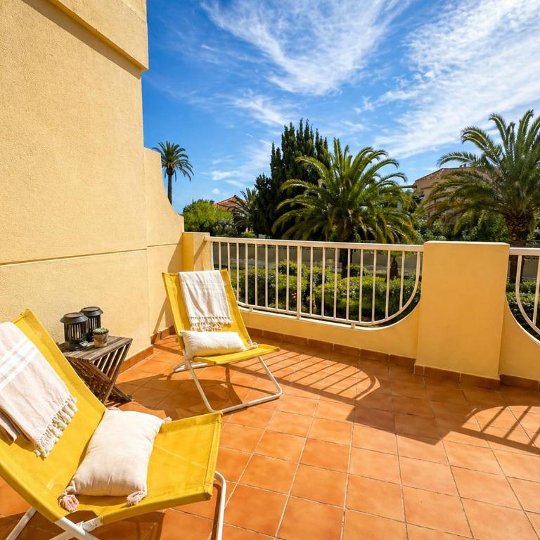 Apartamento Caleta en Dénia primera línea con pista de pádel, piscina y vistas al mar by Family Homes Rentals - Apartamento de 2 dormitorios con terraza y vistas al mar - 3