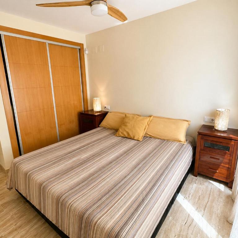 Apartamento Caleta en Dénia primera línea con pista de pádel, piscina y vistas al mar by Family Homes Rentals - Apartamento de 2 dormitorios con terraza y vistas al mar - 14