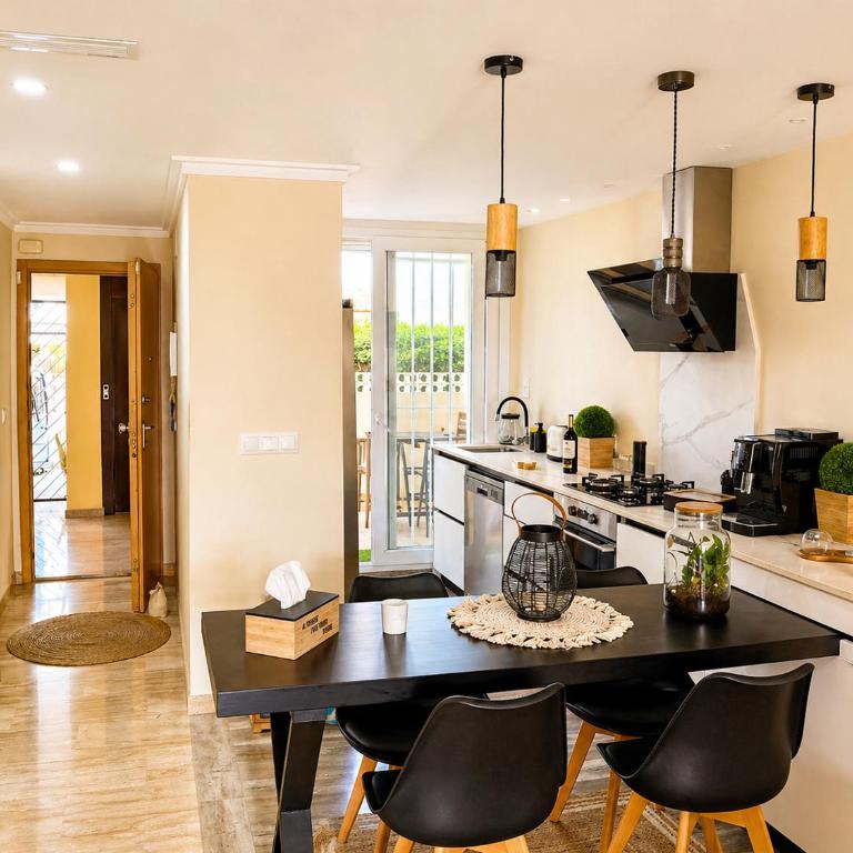 Apartamento Caleta en Dénia primera línea con pista de pádel, piscina y vistas al mar by Family Homes Rentals - Apartamento de 2 dormitorios con terraza y vistas al mar - 17