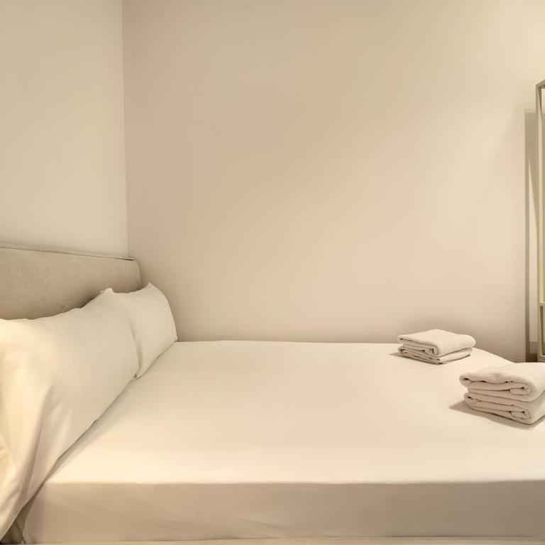 Montcada Born Apartment A - Three-Bedroom Apartment - 8