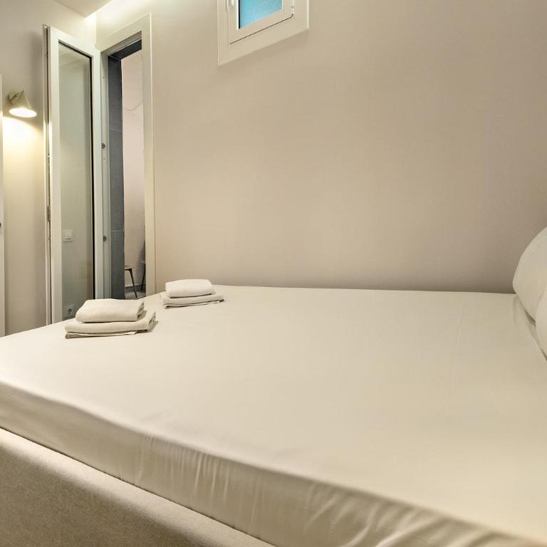 Montcada Born Apartment A - Three-Bedroom Apartment - 11