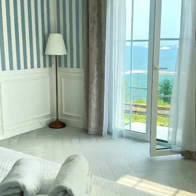 FRGK Luxury Villa Azura with beachfront pool for 10 people Maréchal Juin - Villa avec Piscine Privée - 62
