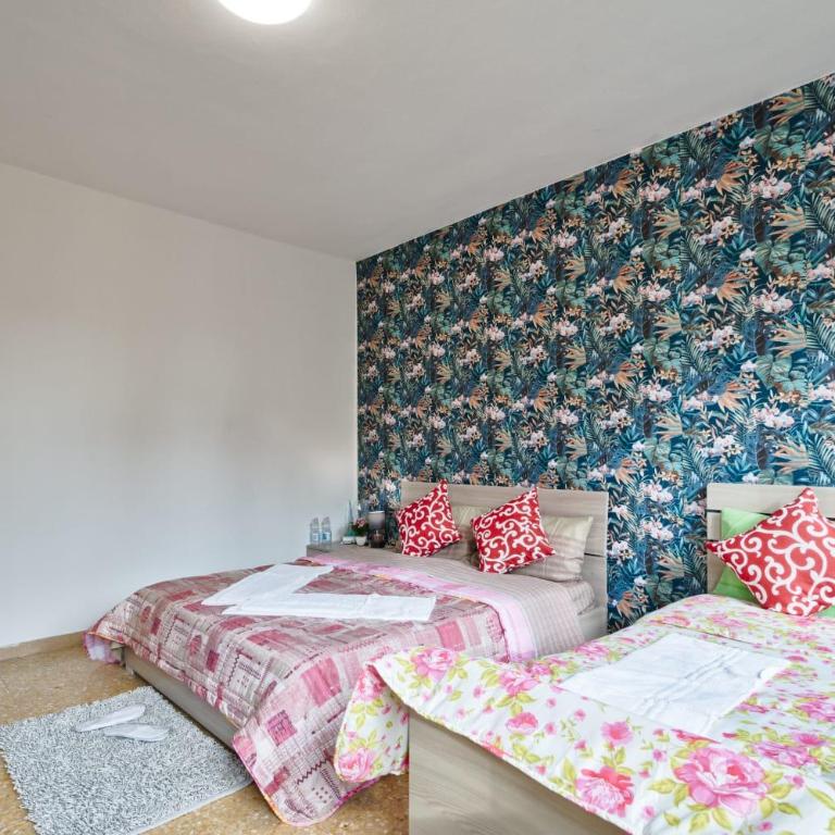 R & R Apartment - Camera Tripla con Bagno in Comune - 19