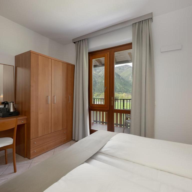 Hotel Residence La Pertica - Camera Matrimoniale/Doppia con Letti Singoli con Vista Montagna - 7