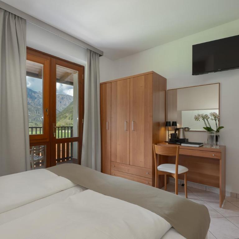 Hotel Residence La Pertica - Camera Matrimoniale/Doppia con Letti Singoli con Vista Montagna - 10