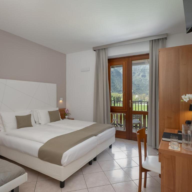 Hotel Residence La Pertica - Camera Matrimoniale/Doppia con Letti Singoli con Vista Montagna - 11