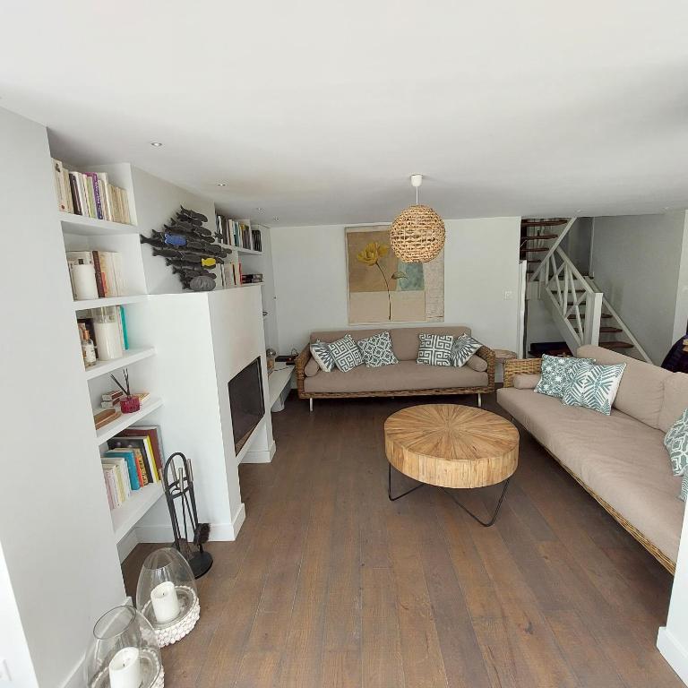 Maison au calme entre Océan et Lac, vue sur le golf, piscine chauffée, classée 4 étoiles - Villa - 44