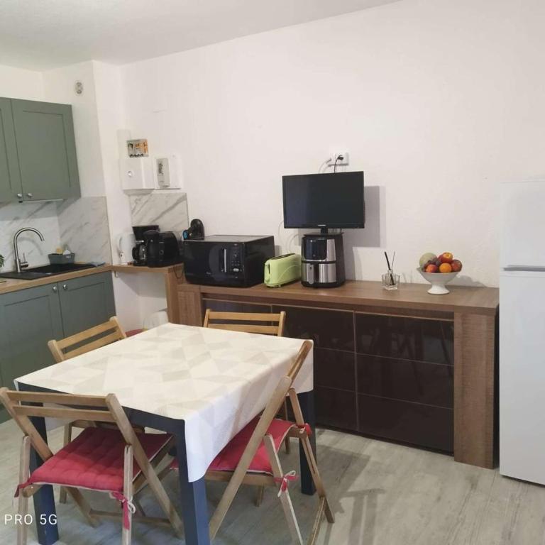 Charmant T2 avec terrasse sud - 4 pers. - FR-1-701-97 - Appartement - 3