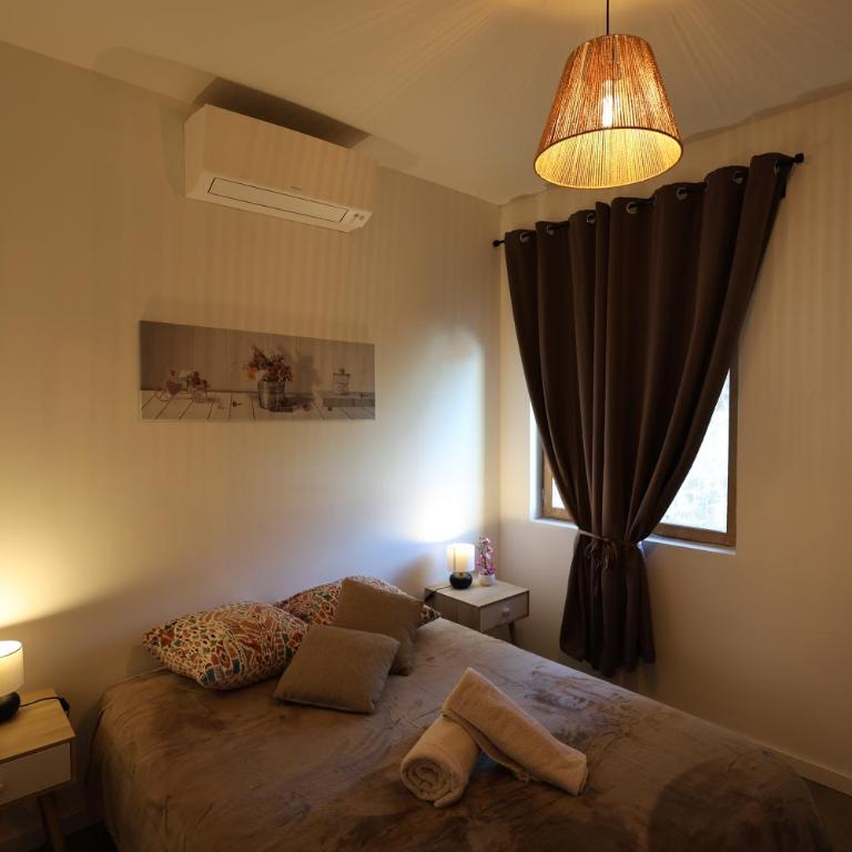 Le Saphir, appartement pour 3 personnes renové dans le centre historique - Appartement 1 Chambre - 8