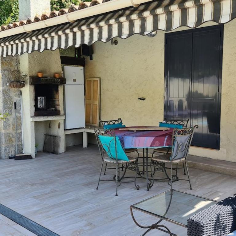 Superbe villa avec piscine privée au calme - Villa 3 Chambres - 2