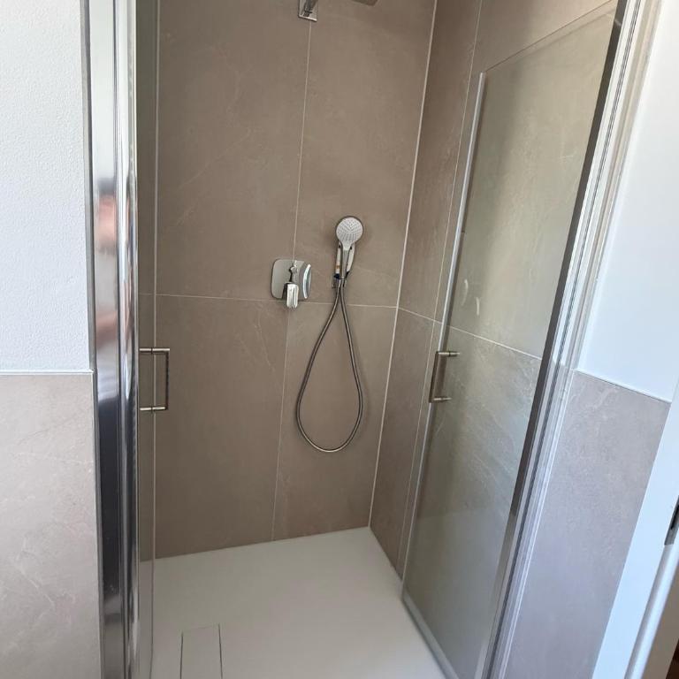 Neues City-Apartment nahe der Fuggerei I Stellplatz I frisch renoviert I Zentrumnähe - Appartamento con 1 Camera da Letto - 7