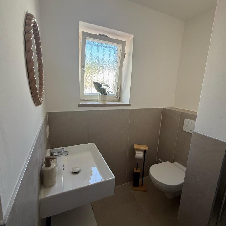 Neues City-Apartment nahe der Fuggerei I Stellplatz I frisch renoviert I Zentrumnähe - Appartamento con 1 Camera da Letto - 6