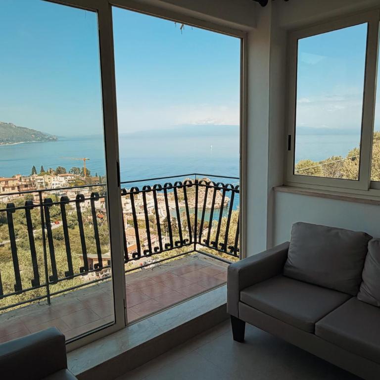 Residence Terra Rossa Taormina - Appartamento con 2 Camere da Letto e Terrazza con Vista Mare (4 Adulti) - 1