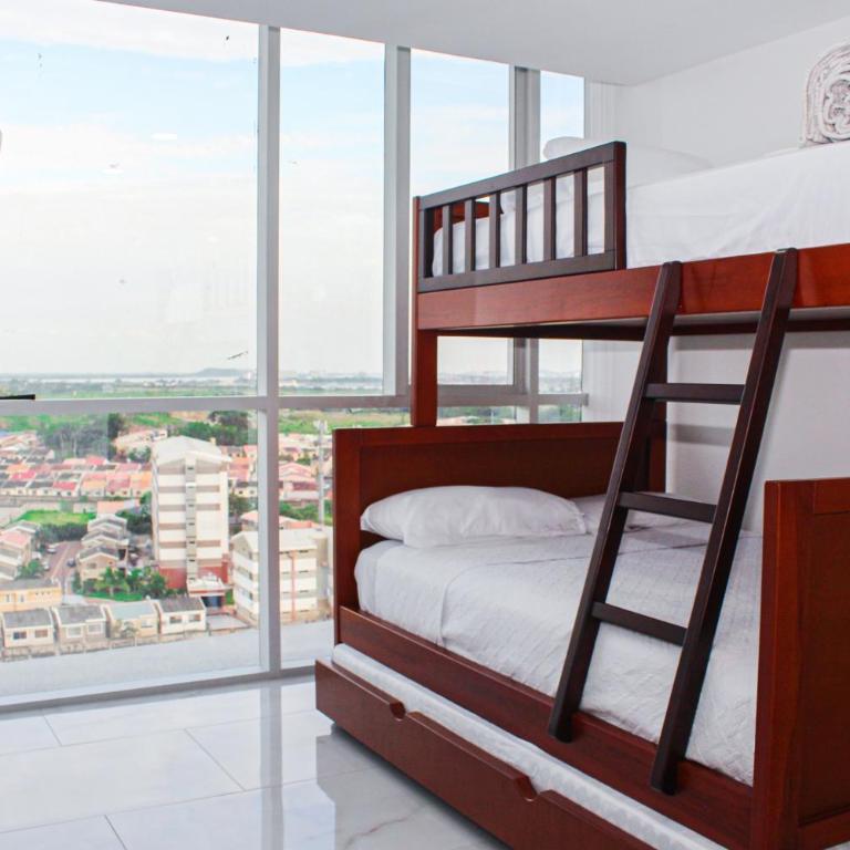 Big Family 3BR Pool Gym Near, Parking, AC, WIFI, El Dorado - Three-Bedroom Apartment with View - 4