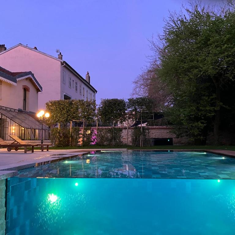 Les Ecuries de Rigny, Suite haut de gamme avec spa privatif et piscine au coeur d'un jardin arboré - Chambre Deluxe - 1