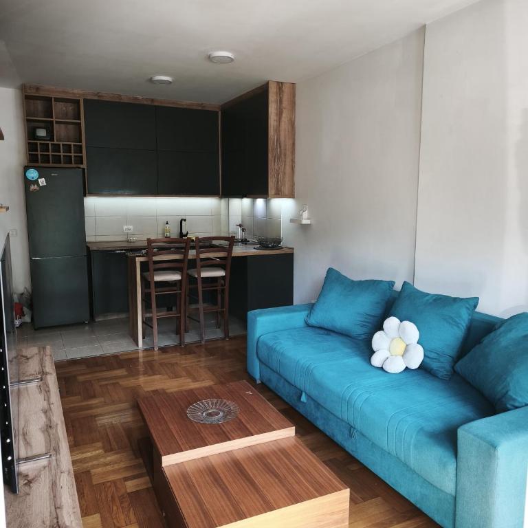 Black Loft - One-Bedroom Apartment - 11