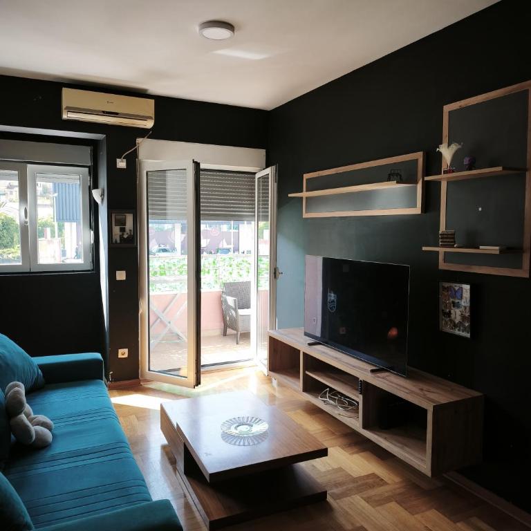 Black Loft - One-Bedroom Apartment - 8