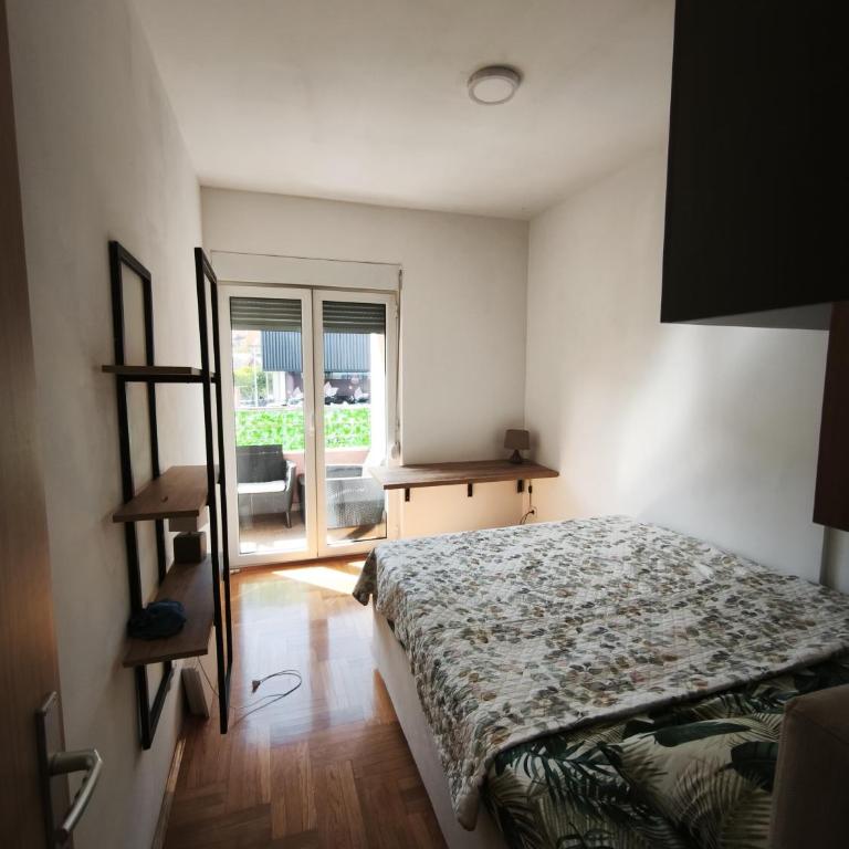Black Loft - One-Bedroom Apartment - 4
