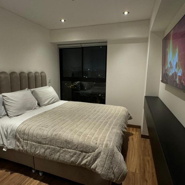 Habitaciones VISTAS A LA CIUDAD Y MAR - Habitación con cama grande y vistas al jardín - 3