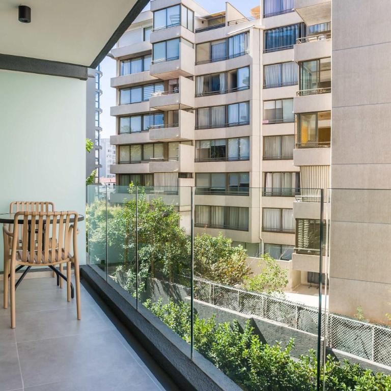 Chic Apartment with Balcony & Pool in Las Condes - Apartamento - 5