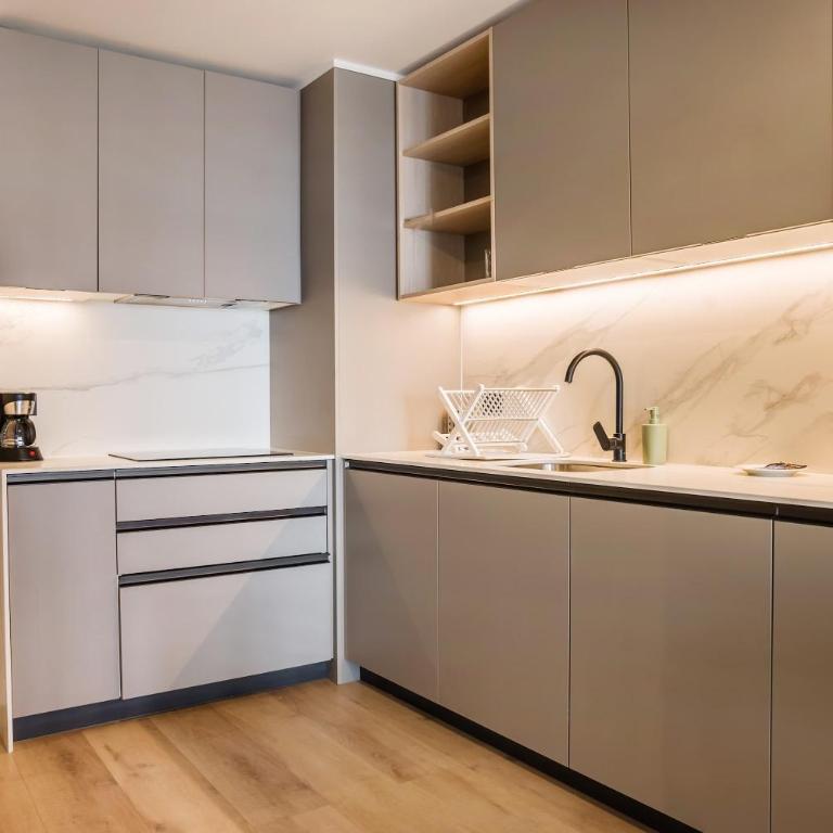 Chic Apartment with Balcony & Pool in Las Condes - Apartamento - 11