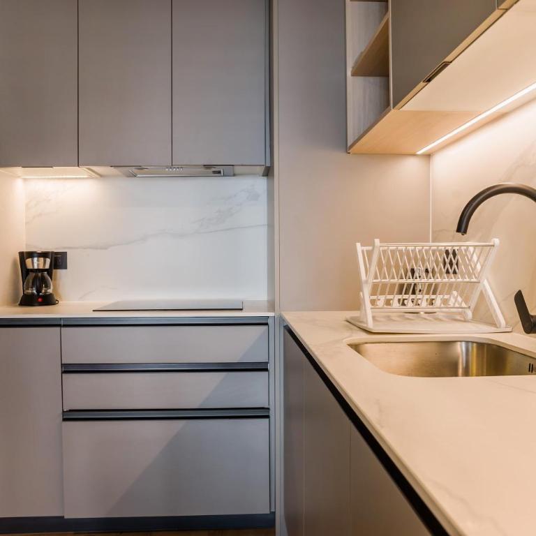 Chic Apartment with Balcony & Pool in Las Condes - Apartamento - 12