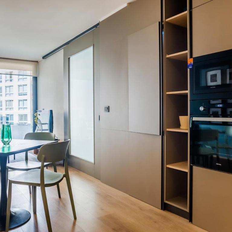 Chic Apartment with Balcony & Pool in Las Condes - Apartamento - 14
