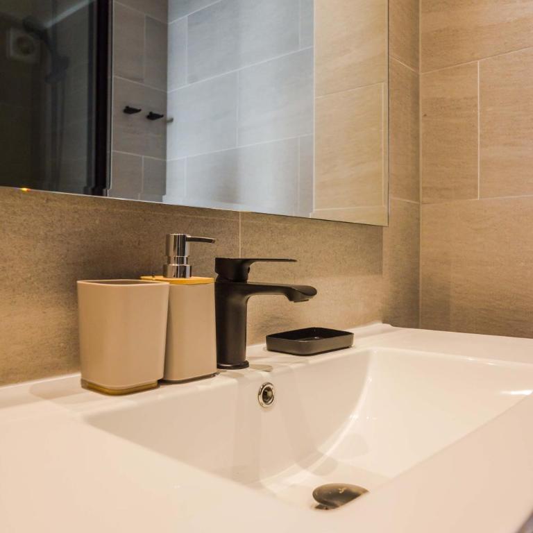 Chic Apartment with Balcony & Pool in Las Condes - Apartamento - 30