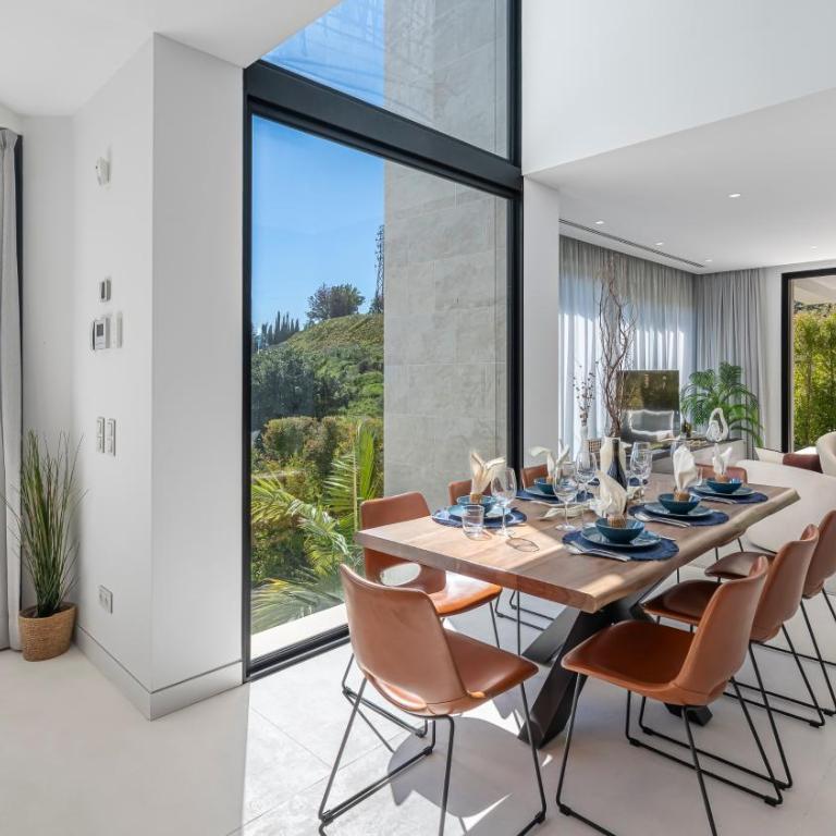 VACATION MARBELLA I Villa Glamour, Brand-New 4BR, Private Infinity Pool, Open Air Cinema, Sea View, Gated Security, Minutes to Golden Mile, - Villa Superior - 5