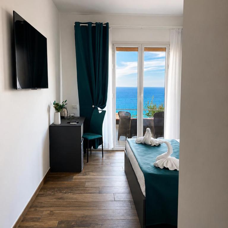 Infinity Blue - Camera Matrimoniale Deluxe con Balcone e Vista Mare - 1