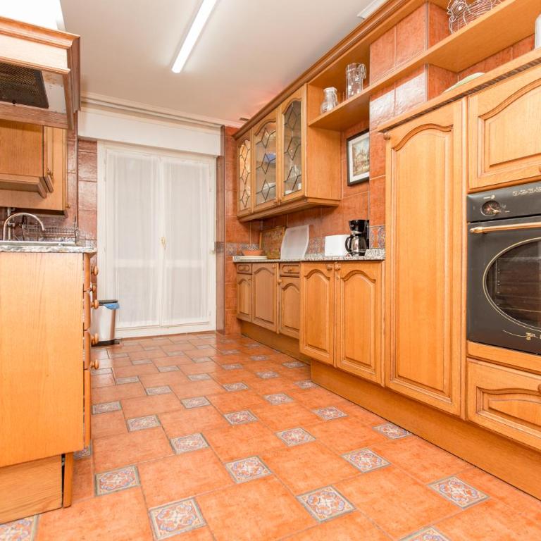 Apartamento céntrico con vistas a la Ría! garaje, ideal 2-4 - Two-Bedroom Apartment - 13
