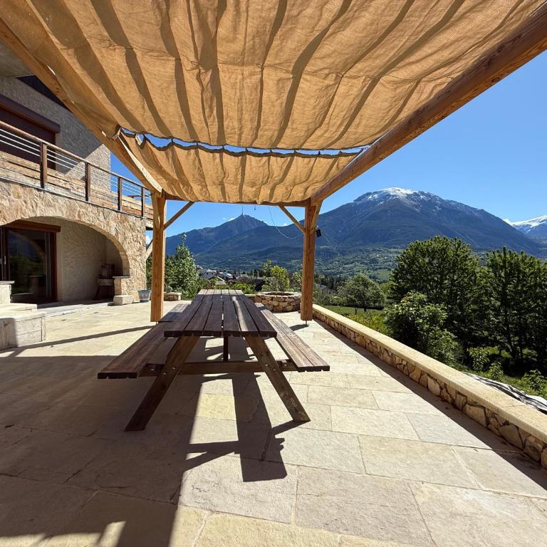 Gîte confort 15 couchages, vue panoramique Montagne Hautes Alpes, Terrasses - Casa de 6 dormitorios - 6