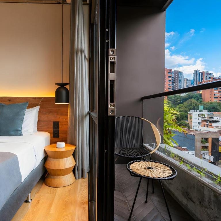 Hashtag 98 Hotel By Jalo - Habitación con cama grande y balcón - 13