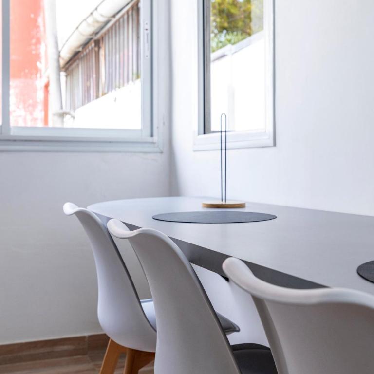 Departamento Moderno sobre Güemes - One-Bedroom Apartment - 32