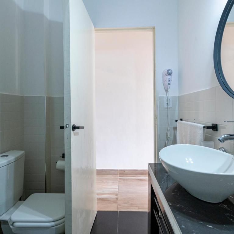 Departamento Moderno sobre Güemes - One-Bedroom Apartment - 8