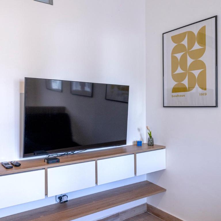 Departamento Moderno sobre Güemes - One-Bedroom Apartment - 12