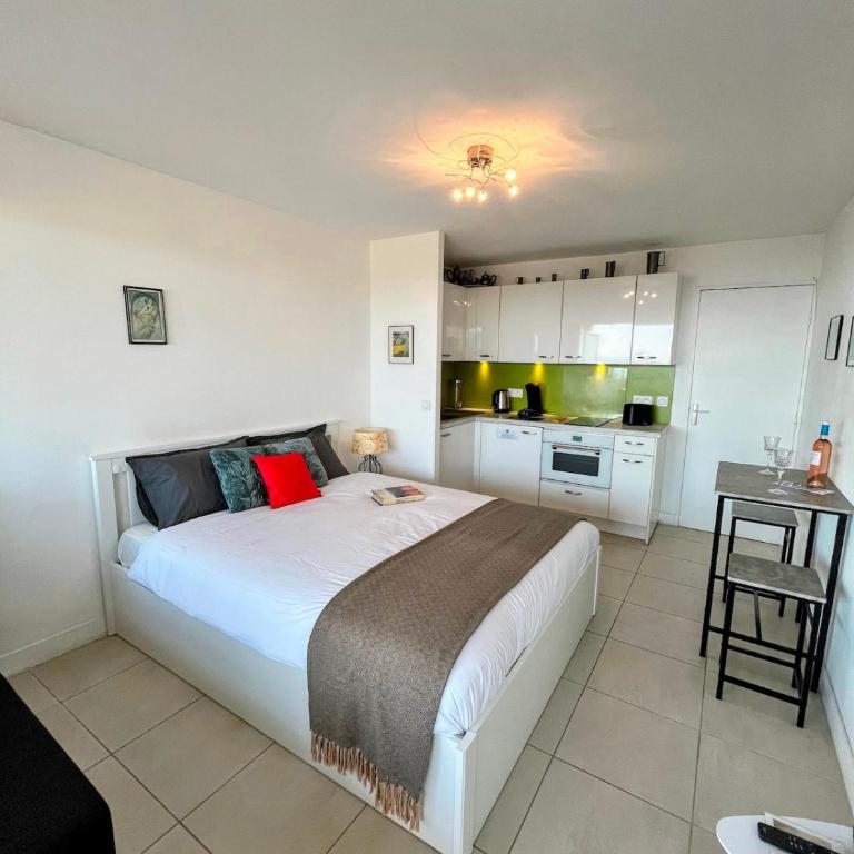 Panoramic Sea View with pool 4ppl - Juan les Pins - Apartment mit 2 Schlafzimmern - 6