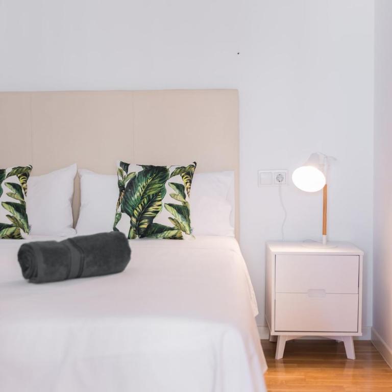 Vista al puerto de Alicante - Three-Bedroom Apartment - 15